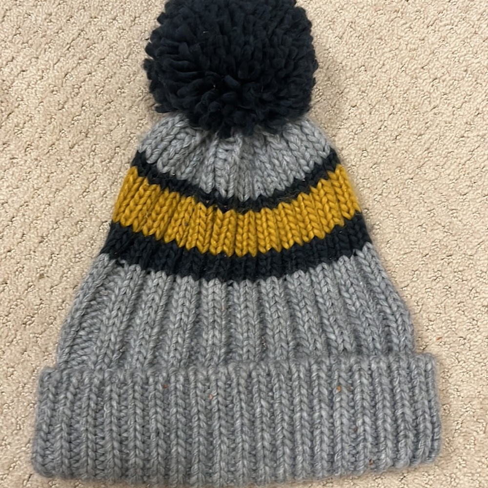 Winter hat never worn! - Picture 2 of 3